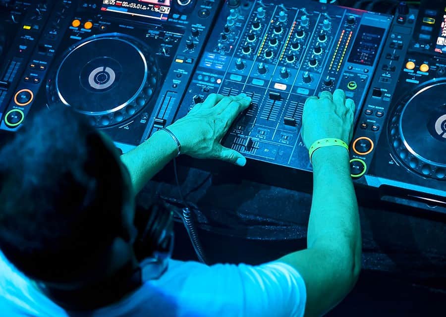 תקליטן לחתונה – טיפים לבחירת תקליטן מוצלח